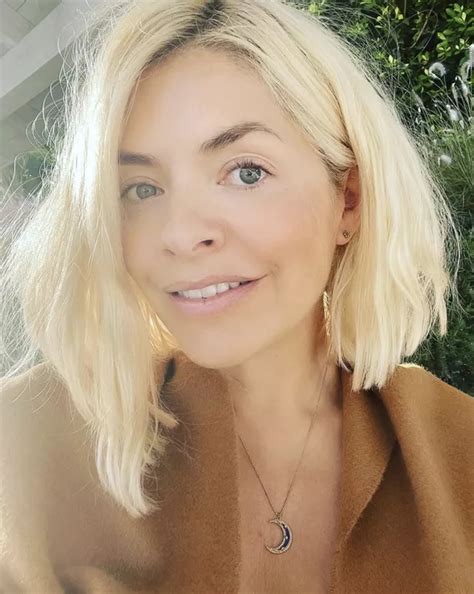 Holly Willoughby Shares Glowing Makeup Free Post Meditation Snap Ok Magazine