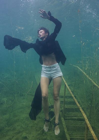 Joe Anth Tan Estoniantm E Underwater Beauties Chained To The Ocean