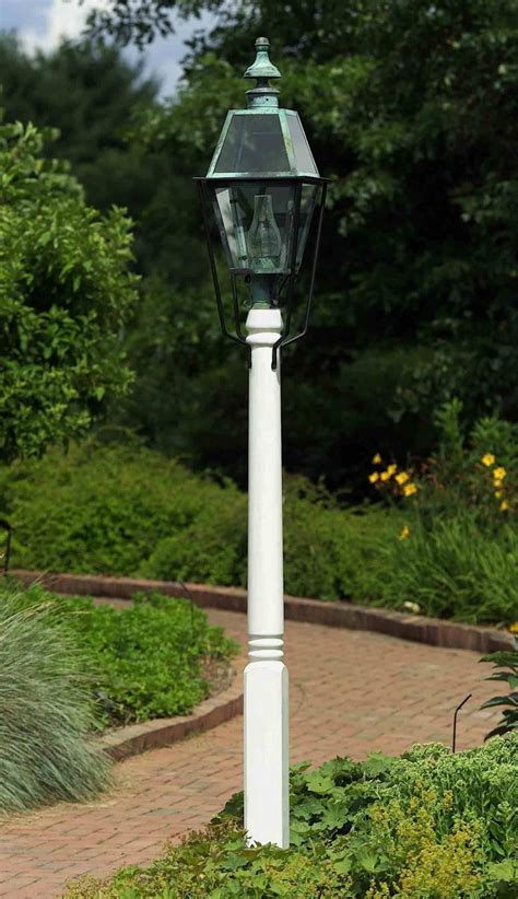 Solar lamp post lights keep your driveway or walkways illuminated using solar power. Light Post Landscaping Ideas | Light post landscaping ...