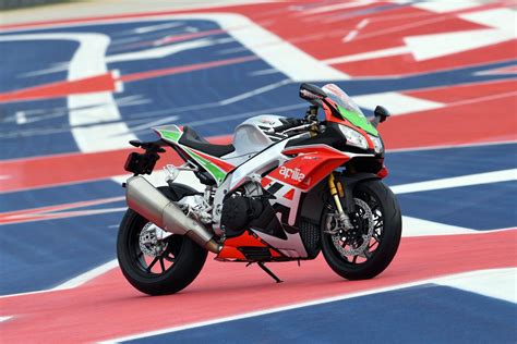 2019 Aprilia Rsv4 Rf Le Guide Total Motorcycle