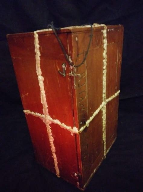 But there's no such thing as a dybbuk box in jewish folklore. Dybbuk Box Live - Paranormal Hauntings