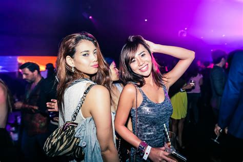 Singapore Nightlife Photographer Milton Studios