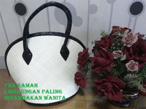 Tas branded tas merk victoria beckham original ini tergolong model tas wanita merek terkenal yang premium, dilihat dari harga juga tergolong premium, karena. Tas Ramah Lingkungan Paling Didambakan Wanita
