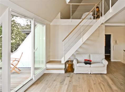 Holztreppe innen holzstruktur design modern flur bürogebäude #innendesign #interior #design. Treppen, Stufen, Holztreppen, Restauration | Schreinerei ...