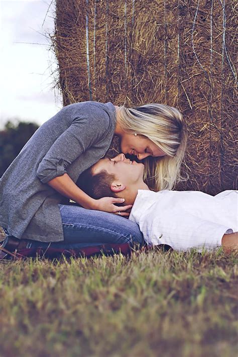 Exquisite Engagement Photo Ideas For The Most Special Time Fun Engagement Photos Engagement