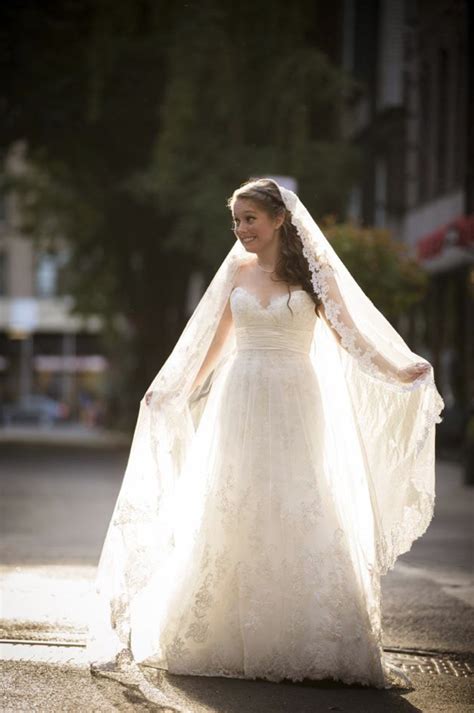 She showed her gorgeous new ring off, as well as her first. Primp nyc | Primp, Bridal beauty, Wedding dresses
