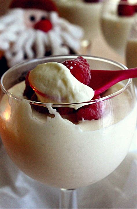 Com esta receita e um passo a passo simples, o sucesso está na ponta da colher. Mousse de Chocolate Branco com Framboesas | Mousse de ...