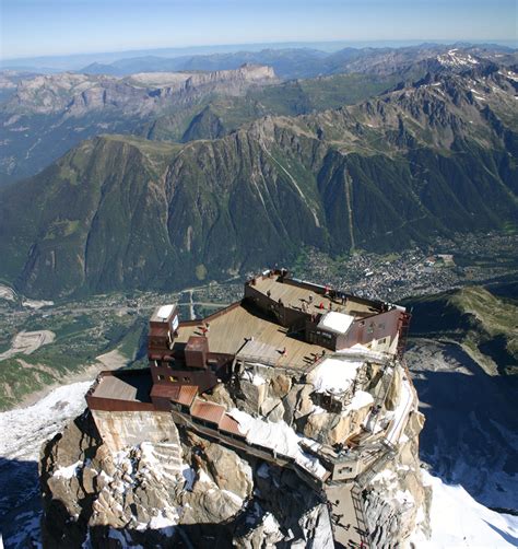 Réouverture du téléphérique de l'aiguille du midi le 19 mai 2021 le protocole d'accueil et sécurité sanitaire est mis en place afin de garantir les meilleures. Aiguille du Midi - Téléphérique « Memoire Visuelle