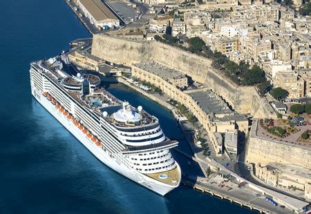 Discover the vessel's particulars, including capacity, machinery, photos and ownership. World's Biggest Cruise Ships - Pix Magazine