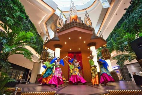 Bagi berseri sikit walaupun deko. 10 Must-See 2018 Hari Raya Aidilfitri Mall Decorations In ...