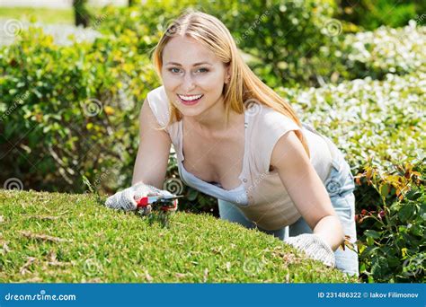 Portrait Of Female Gardener Trimming Green Hedge In Yard Stock Photo Image Of Pleasure Care