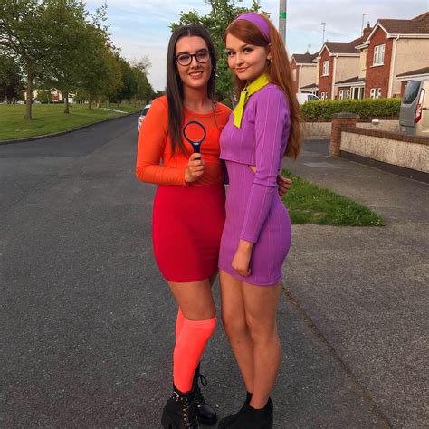 Coolest diy plus size hallowen costumes ♥ top diy ideas for women » find images, accessories & tutorials for your diy lady costume! Daphne and Velma costume in 2020 | Cute halloween costumes, Easy halloween costumes, Halloween ...