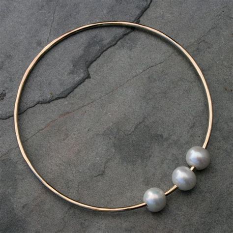 Tres Brazalete De Perla En Llenado De K De Oro Quilates Pearl Bangle Pearl Necklace
