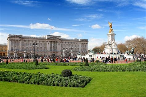 Intruder Climbs Fence At Buckingham Palace The Crown Chronicles