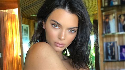 kendall jenner s emotional struggle with acne daily worthing