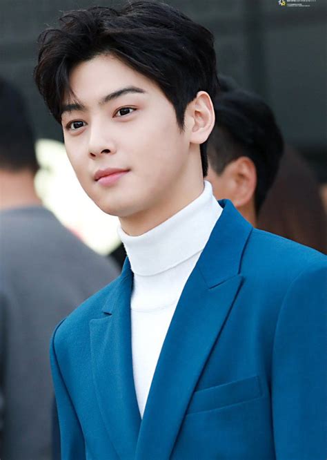 But i think a subtle character best highlights his looks and charms, i dunno among his roles til now in series such as my id is gangnam beauty true. Cha Eun Woo (ASTRO) jouera Suho dans "True Beauty"