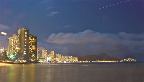 Waikiki At Night Go Visit Hawaii Flickr