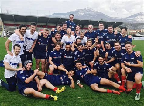 Une telle rencontre est connue sous le nom de crunch. France - Angleterre Universitaire : 25-24