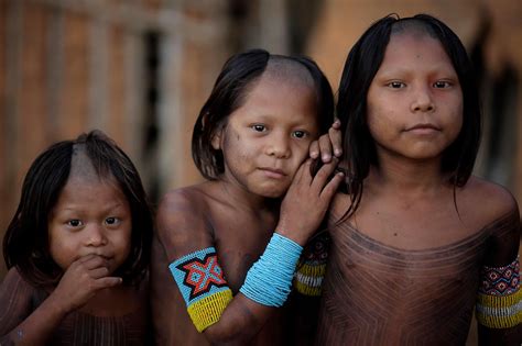 Amazonas Amazon Tribe Xingu Tribal People American Spirit Body Modifications Poses For