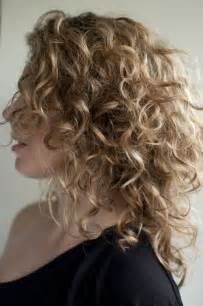 32 easy hairstyles for curly hair (for short, long & shoulder length