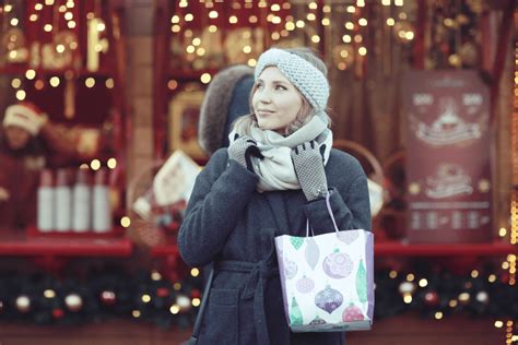 Ways To Manage Social Anxiety During The Holidays Talkspace