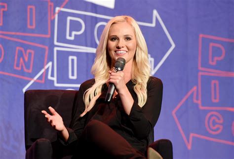 Tomi Lahren Posts Sexy Patriotic Selfie And Gets Support From Donald Trump