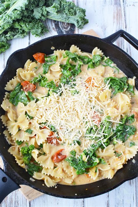 Make the most of spring greens with this vibrant, filling pasta recipe. Kale Pasta Recipe - Great Meatless Monday Dinner Idea! A ...