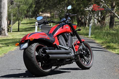 A muscle cruiser with a sport bike soul. Review: 2016 Victory Hammer S - Bike Review