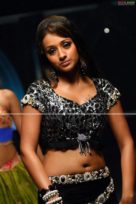 [sexy Pics] Tamil Actress Trisha Navel Closeup Hd Pics Wiral Beauties
