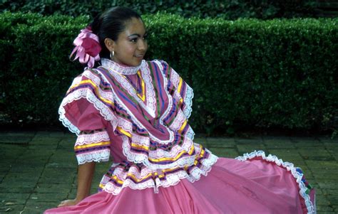 [unidentified woman in traditional mexican dress at denton city hall] the portal to texas history