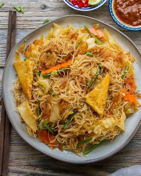 Mee Siam Stir Fried Vermicelli😋 A Spicy And Tangy Noodle Dish Made
