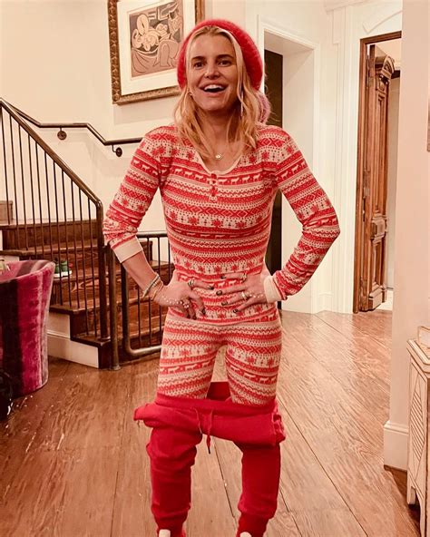 Jessica Simpson Shows Off Her 100 Pound Weight Loss In Christmas Photo