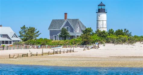 Heres A Guide To The Historic Lighthouses Of Cape Cod