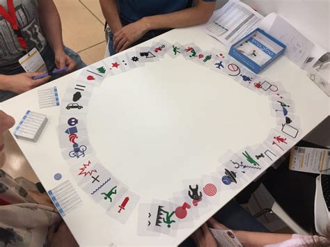 Lúdico é um adjetivo masculino com origem no latim ludos que remete para jogos e divertimento. Pequeños grandes juegos para días de fiesta | Fernando Trujillo | De estranjis | Un blog con más ...