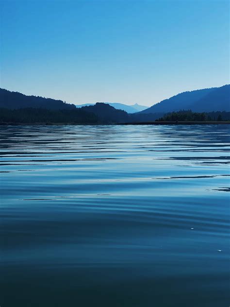 Download Aqua Blue Lake Wallpaper