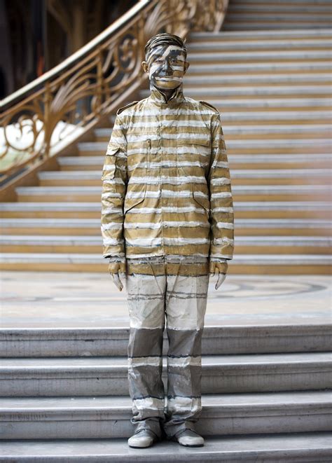 Image Chinese Artist Liu Bolin Stands At The E Las2orillas