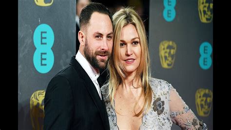 Julia Stiles And Husband Preston Cook Welcome Son Strummer Newcomb Youtube