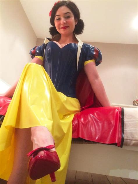 Beautifulterminus Fetishutopia Snow White Is Waiting For Her Little Dwarf To Worship Her