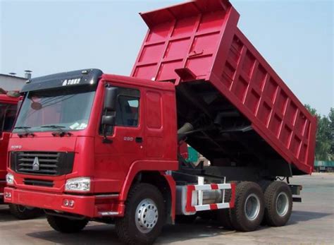 Dump trucks, also known as dumpers, tippers, or tip trucks, are used to carry loose material such as dirt, gravel, or construction debris from one location to another. Dump Truk: Gambar Foto & Video serta Informasi Terbaru