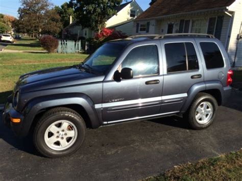 The type of oil that should be used in a 2005 jeep liberty is 5w30. Find used 2002 Jeep Liberty Limited Sport Utility 4-Door 3 ...