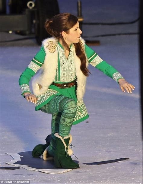 Anna Kendrick Slips On Ice As She Films Christmas Comedy Daily Mail
