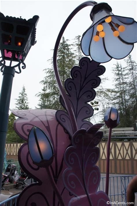 Off With Her Head At The Disneyland Alice In Wonderland Attraction