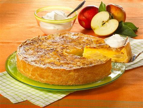 Backpulver 1 el zimt 80 g walnüsse, haselnüsse oder mandeln. Apfel-Pudding-Kuchen Rezept | LECKER