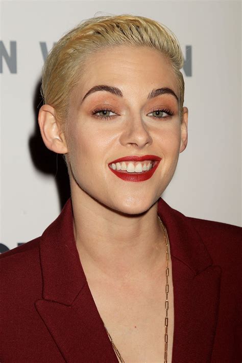 It's a fantasy themed character creator so outlandish hairstyles are welcome (undercuts however do not work with the premade assets and i'm not interested in starting over just for them). Kristen Stewart | Kristen stewart, Short hair styles, Kristen