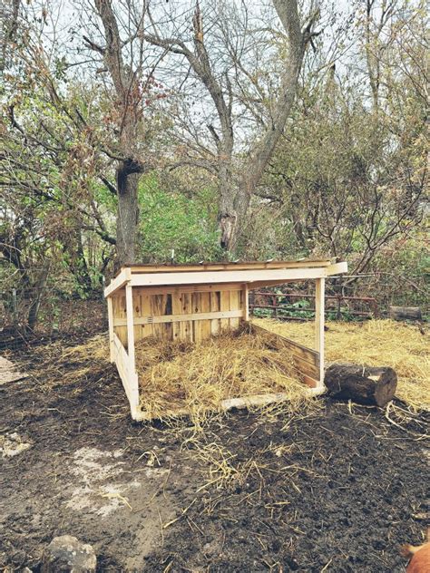 How To Build A Stationary Pig Shelter The Ealy Homestead