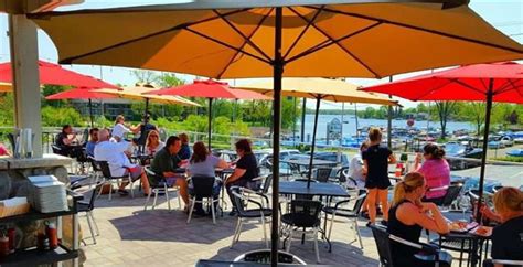 5 Best Lakefront Dining Spots In The Lakes Area