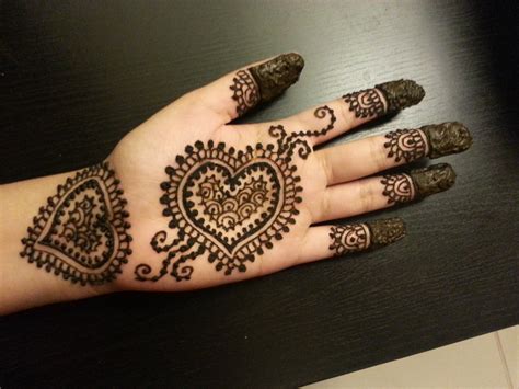 Gorgeous henna flower design for hands. 51+ Easy & Simple Mehndi Designs for Kids