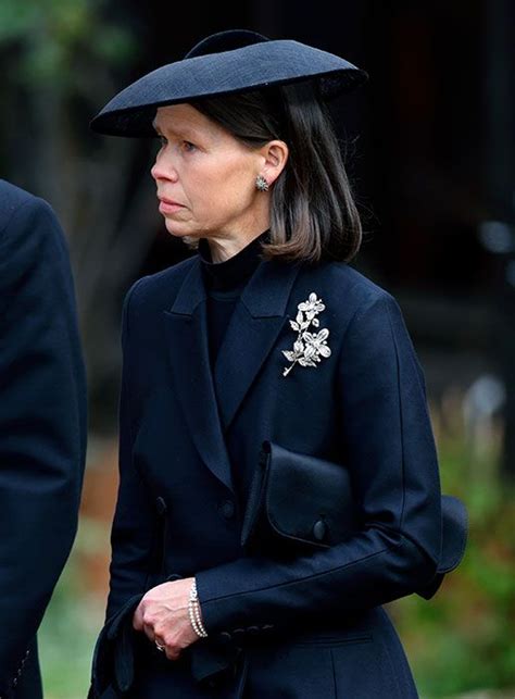 Lady Sarah Chattos Sweet Gesture To The Queen Revealed Hello