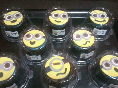 Minion Theme Cupcakes Themed Cupcakes Minion Theme Barrel Cake