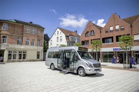 Busworld Europe 2017 in Kortrijk Belgien Daimler Buses zündet